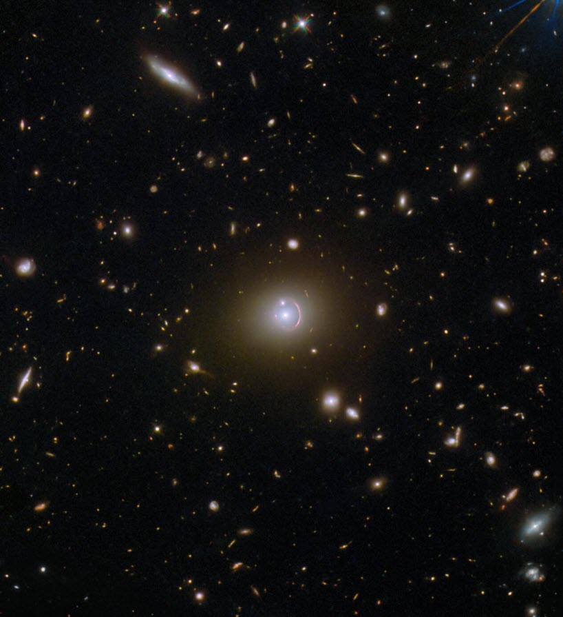 Hubble Faz Imagem Impressionante De Um Anel de Einstein